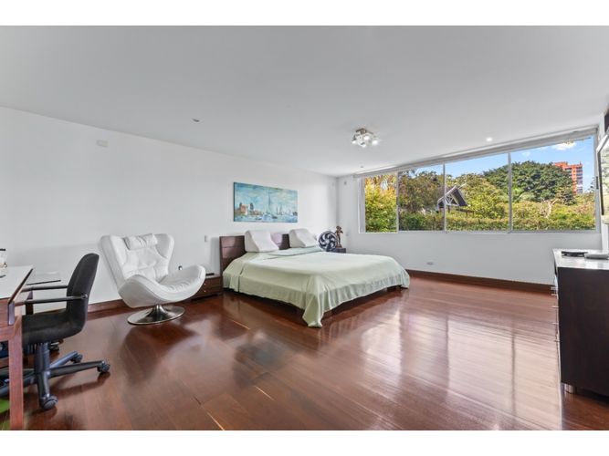 Apartamento de 3 alcobas en venta en San Lucas, Medellín, 378 m² · foto 18 de 24