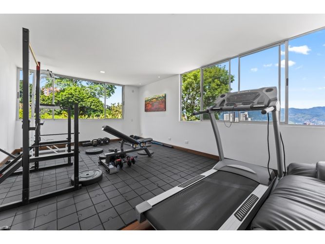Apartamento de 3 alcobas en venta en San Lucas, Medellín, 378 m² · foto 20 de 24