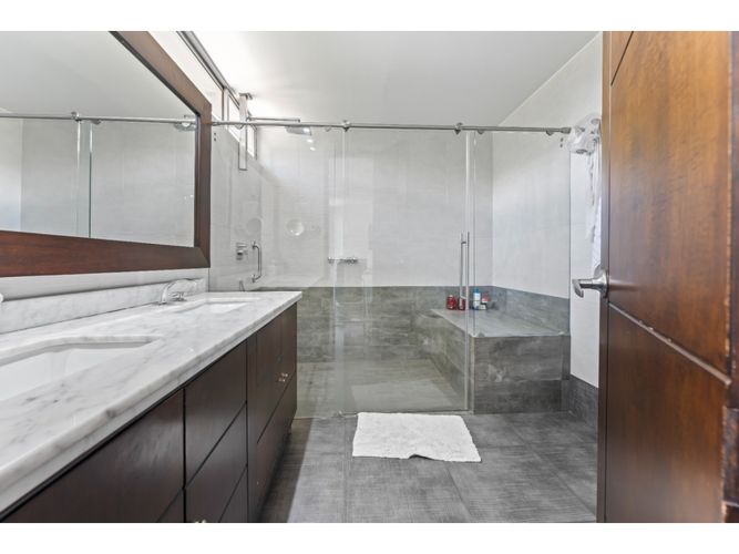 Apartamento de 3 alcobas en venta en San Lucas, Medellín, 378 m² · foto 22 de 24