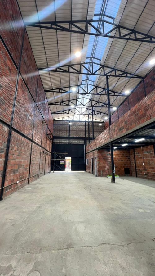 Bodega en arriendo en Atalaya, Cúcuta, 400 m² · foto 2 de 18