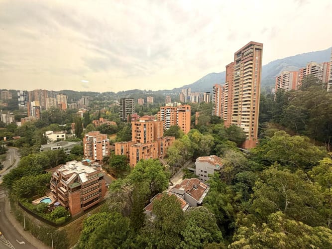 Oficina en arriendo en Altos Del Poblado, Medellín, 62 m² · foto 2 de 16