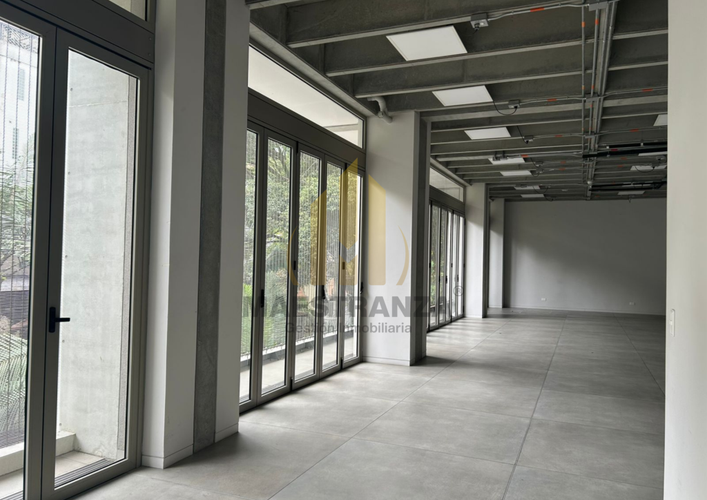 Oficina en arriendo en El Poblado, Medellín, 132 m² · foto 2 de 10