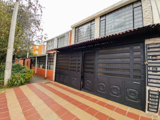 Casa en venta en Bolivia, Bogotá · foto 2 de 24