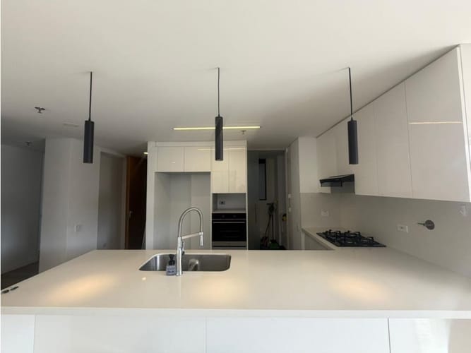 Apartamento de 3 alcobas en arriendo en Llano Grande, Rionegro, 143 m² · foto 2 de 18