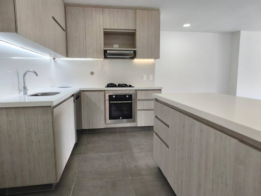 Apartamento en arriendo en Loma Del Escobero, Envigado · foto 2 de 24