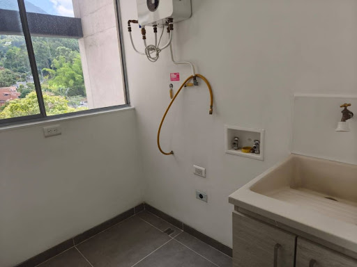 Apartamento en arriendo en Loma Del Escobero, Envigado · foto 4 de 24