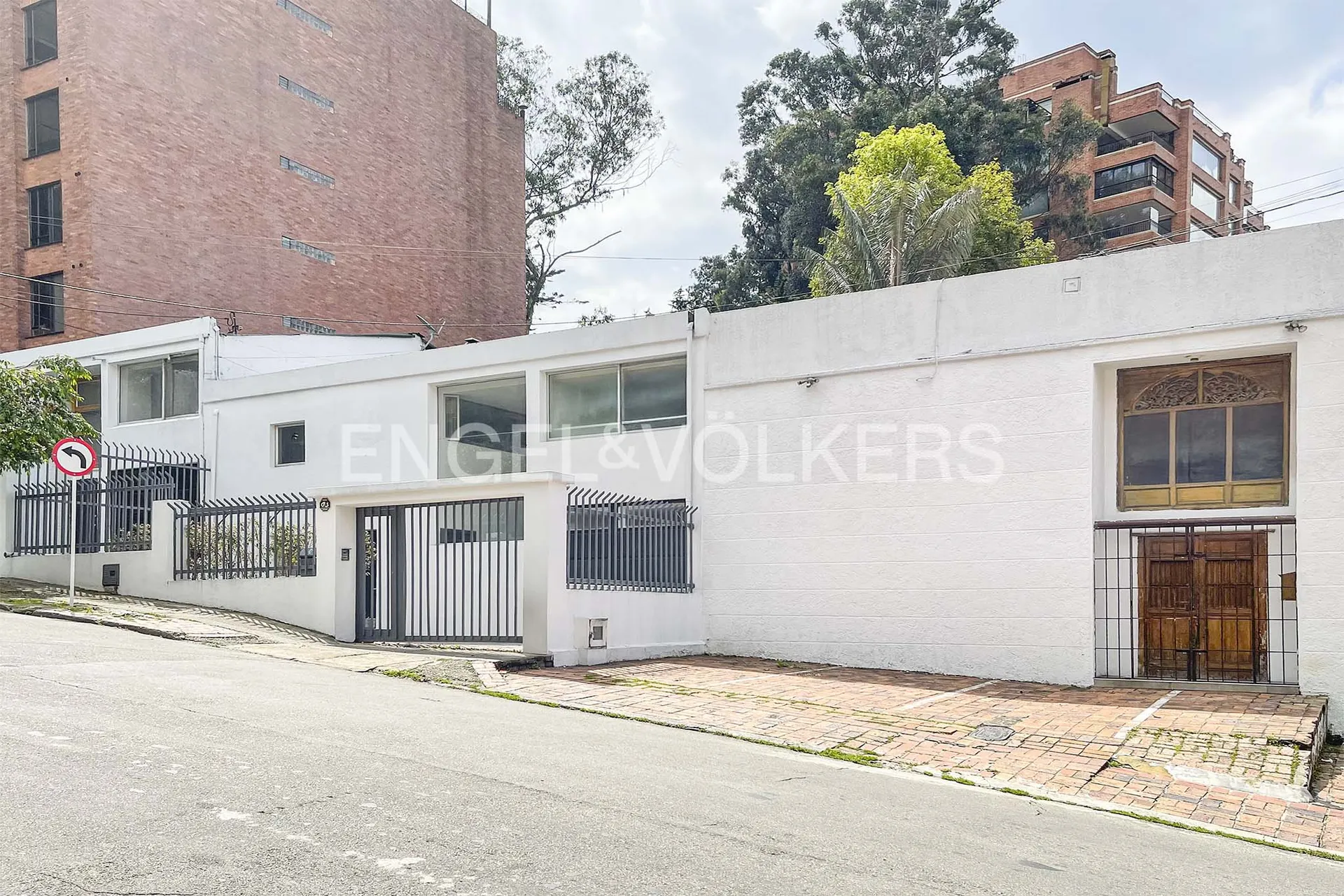 Casa en arriendo en Los Rosales, Bogotá · foto 2 de 8