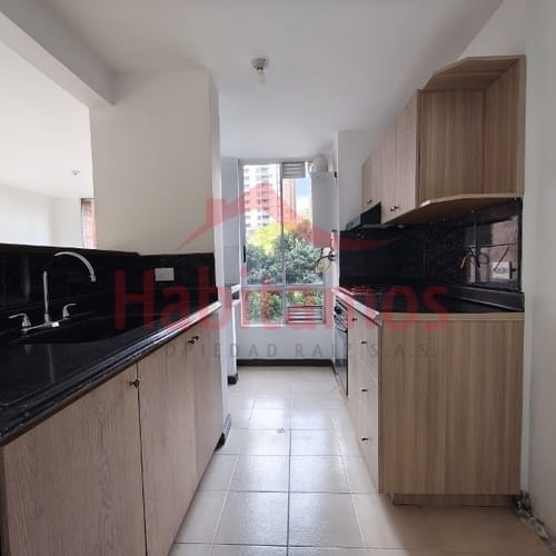 Apartamento de 2 alcobas en venta en Castropol, Medellín, 67 m² · foto 3 de 15