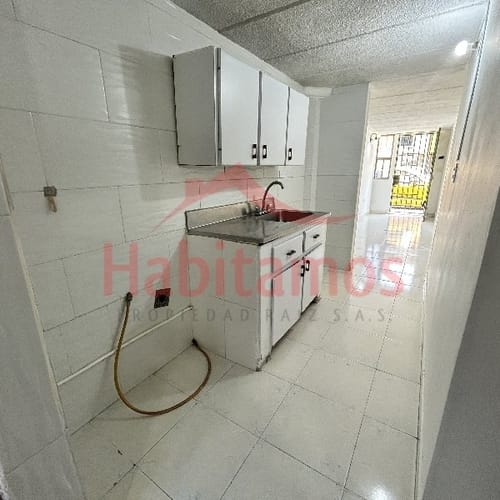 Apartaestudio en arriendo en Rodeo Alto, Medellín, 47 m² · foto 2 de 14