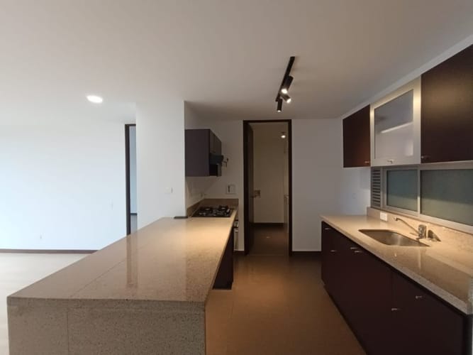 Apartamento en arriendo en Milla De Oro, Medellín · foto 2 de 15