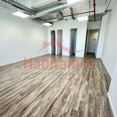 Oficina en arriendo en El Castillo, Medellín, 60 m² · foto 2 de 4