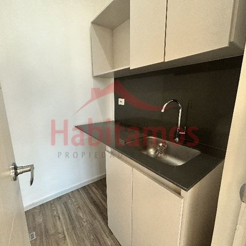 Oficina en arriendo en El Castillo, Medellín, 60 m² · foto 3 de 4