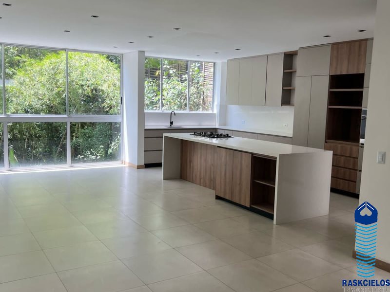 Casa en venta en Loma Del Esmeraldal, Envigado · foto 3 de 9