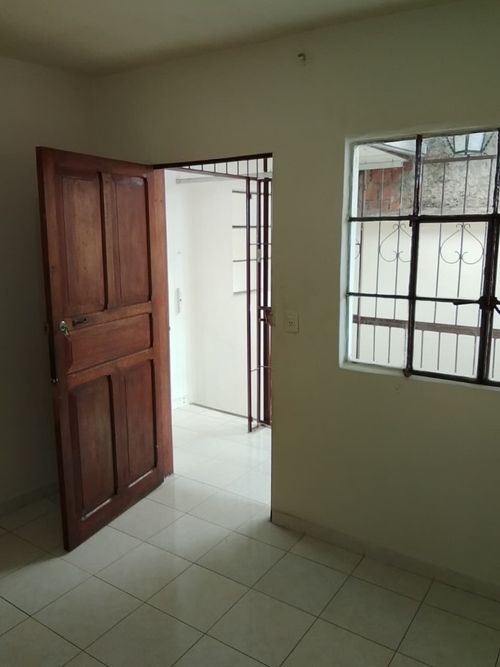Casa de 11 alcobas en venta en San Cayetano, Cali, 247 m² · foto 3 de 10