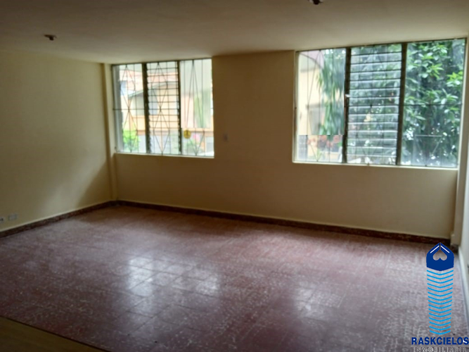 Casa de 5 alcobas en venta en Calasanz, Medellín, 290 m² · foto 2 de 19
