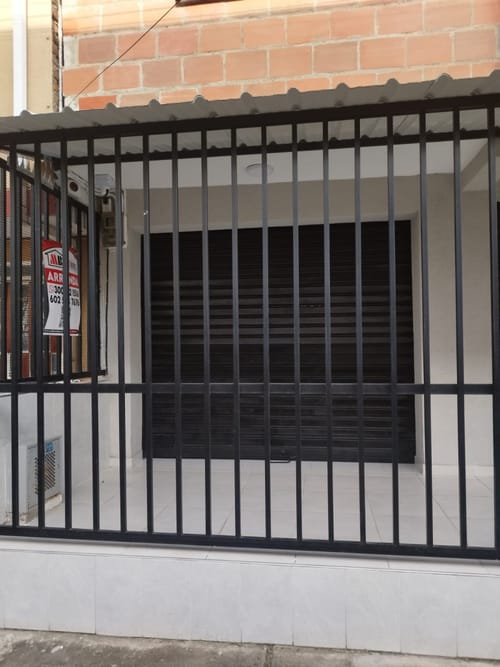 Local en arriendo en Napoles, Cali, 16 m² · foto 2 de 5