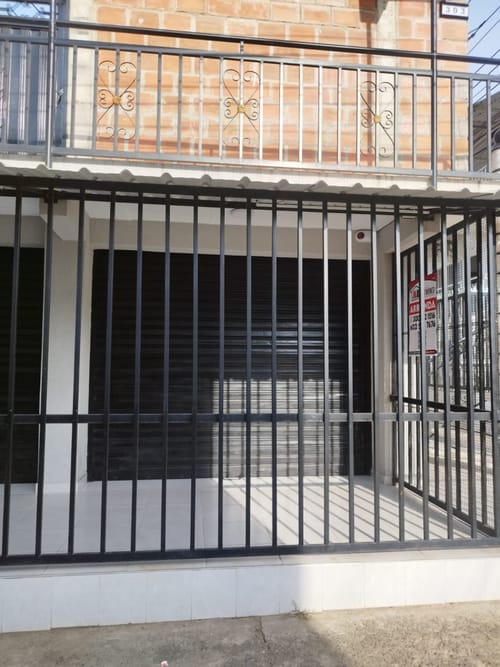 Local en arriendo en Napoles, Cali, 18 m² · foto 2 de 5