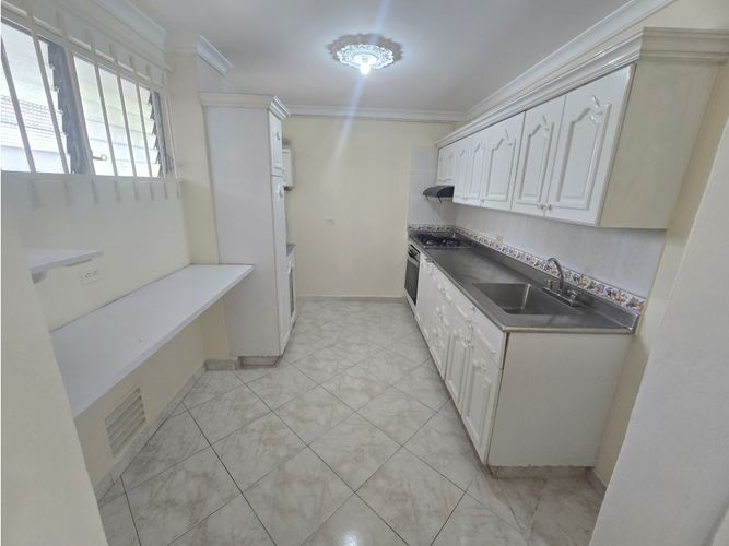 Apartamento de 3 alcobas en arriendo en Manila, Medellín, 90 m² · foto 3 de 14