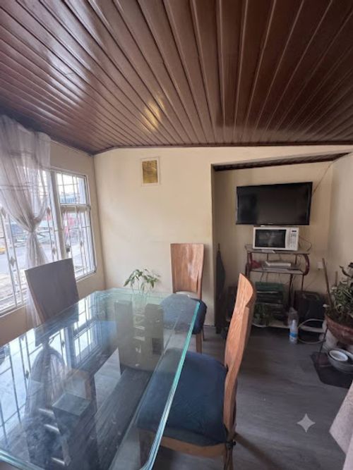 Casa de 5 alcobas en venta en La Estradita, Bogotá, 350 m² · foto 2 de 10