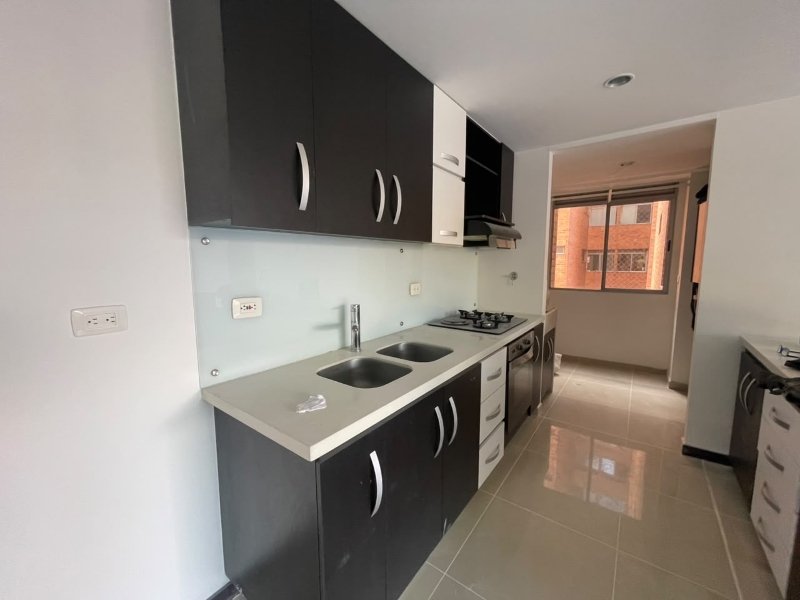 Apartamento en venta en Loma De Las Brujas, Envigado · foto 2 de 13