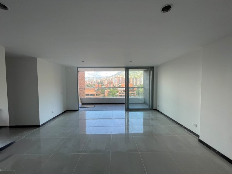 Apartamento en venta en Loma De Las Brujas, Envigado · foto 3 de 13