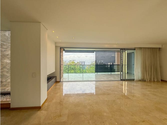 Apartamento de 3 alcobas en venta en Las Lomas, Medellín, 245 m² · foto 2 de 18
