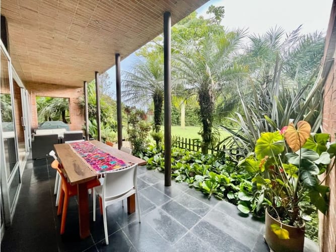Casa de 4 alcobas en venta en Altos Del Poblado, Medellín, 413 m² · foto 3 de 20