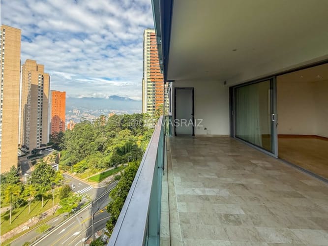 Apartamento de 3 alcobas en venta en Las Lomas, Medellín, 245 m² · foto 5 de 18
