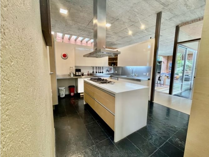 Casa de 4 alcobas en venta en Altos Del Poblado, Medellín, 413 m² · foto 4 de 20