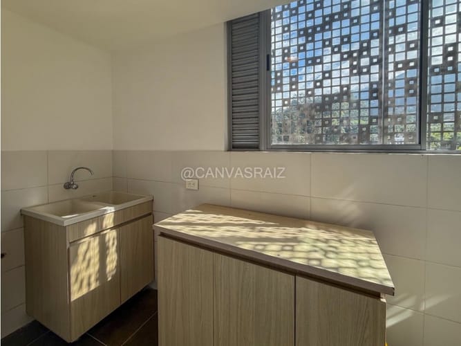Apartamento de 3 alcobas en venta en Las Lomas, Medellín, 245 m² · foto 9 de 18