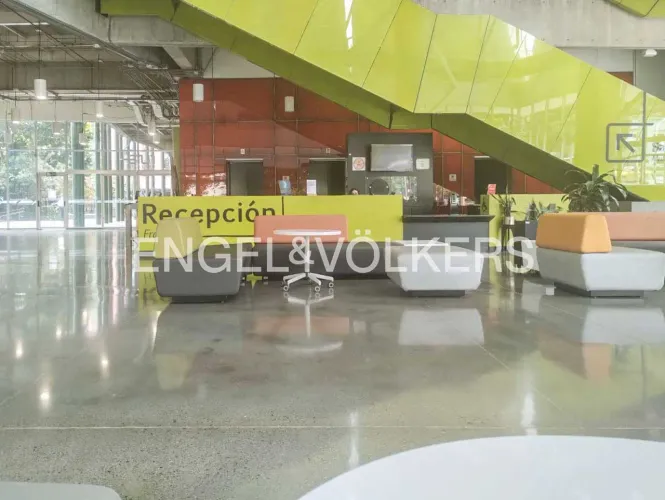 Oficina en venta en Sevilla, Medellín, 851 m² · foto 2 de 17