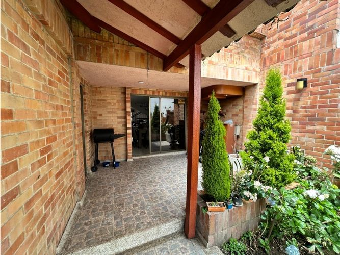 Casa de 4 alcobas en venta en Cr San Sebastian, Chía, 288 m² · foto 2 de 24