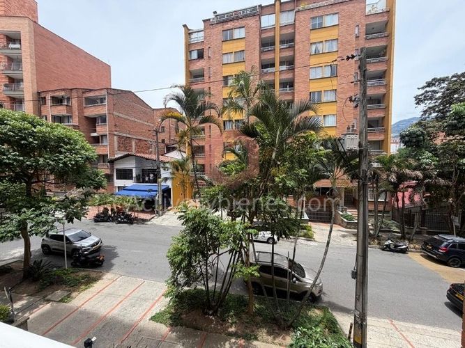 Apartamento en venta en Calasanz, Medellín · foto 3 de 24