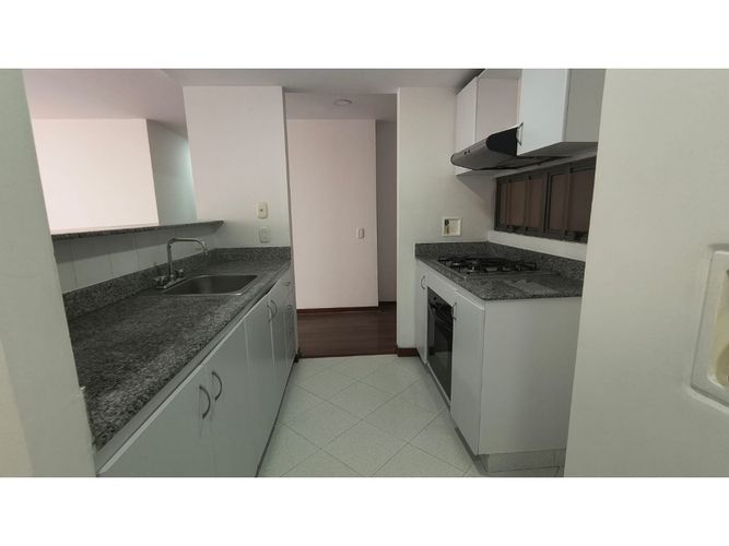 Apartamento de 2 alcobas en arriendo en Pontevedra, Medellín, 77 m² · foto 2 de 10