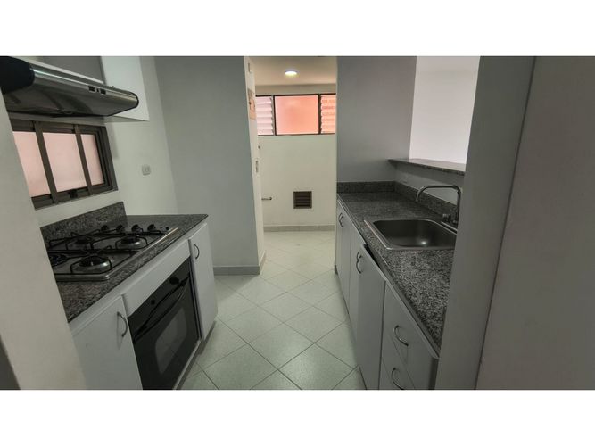 Apartamento de 2 alcobas en arriendo en Pontevedra, Medellín, 77 m² · foto 3 de 10