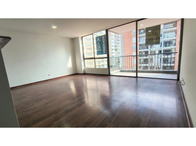 Apartamento de 2 alcobas en arriendo en Pontevedra, Medellín, 77 m² · foto 4 de 10