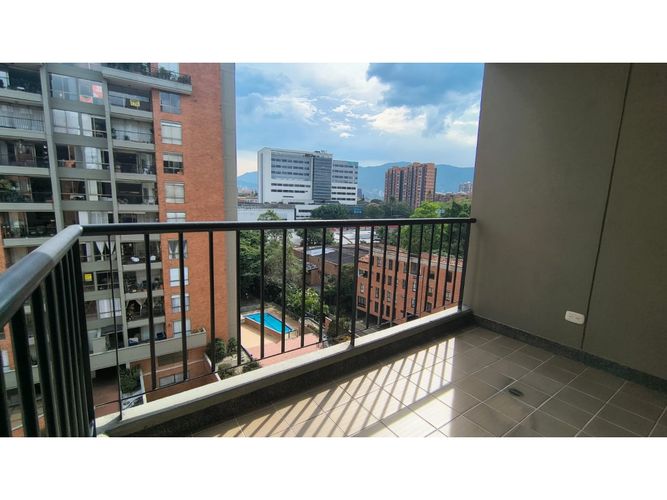 Apartamento de 2 alcobas en arriendo en Pontevedra, Medellín, 77 m² · foto 5 de 10