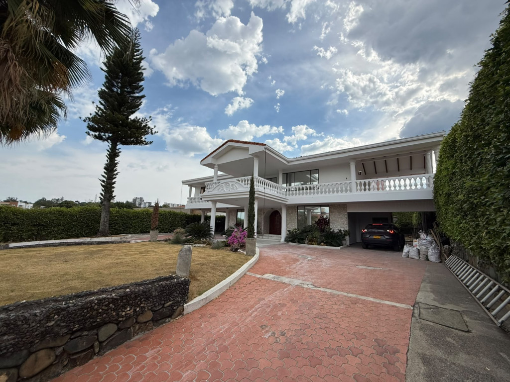 Casa de 4 habitaciones en venta en Ciudad Jardin, Cali — imagen 1 de 26