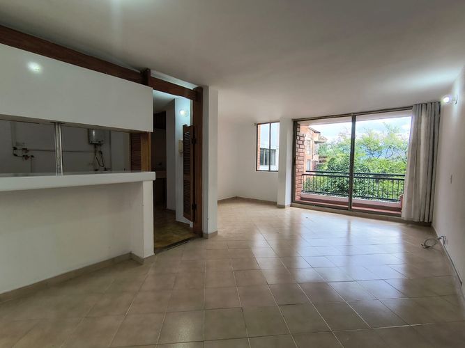 Apartamento de 3 alcobas en arriendo en Urbanización Las Cumbres, Medellín, 90 m² · foto 2 de 12
