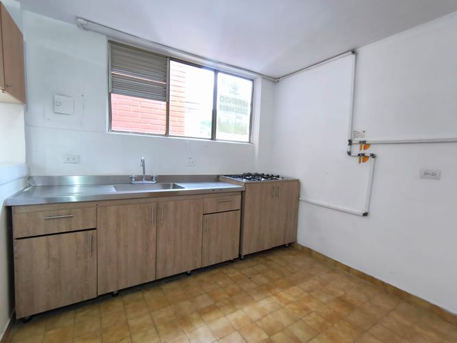 Apartamento de 3 alcobas en arriendo en Urbanización Las Cumbres, Medellín, 90 m² · foto 3 de 12