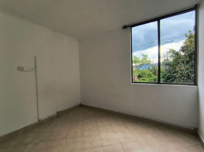 Apartamento de 3 alcobas en arriendo en Urbanización Las Cumbres, Medellín, 90 m² · foto 12 de 12