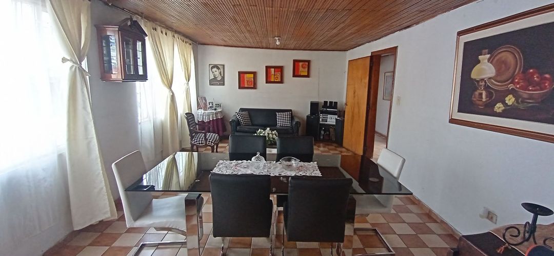 Casa de 4 alcobas en venta en El Vergel, Bogotá, 240 m² · foto 3 de 24