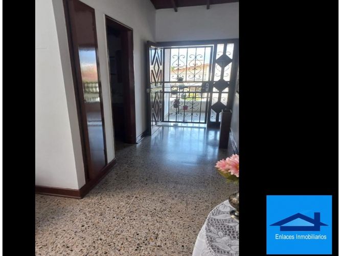 Casa de 6 alcobas en venta en Simon Bolivar, Medellín, 308 m² · foto 13 de 19