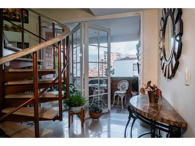 Apartamento de 3 alcobas en venta en Loma Del Indio, Medellín, 215 m² · foto 5 de 12