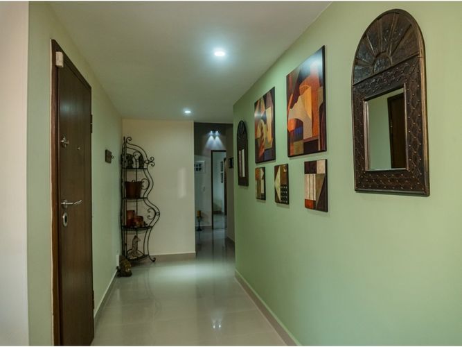 Apartamento de 3 alcobas en venta en Loma Del Indio, Medellín, 215 m² · foto 8 de 12