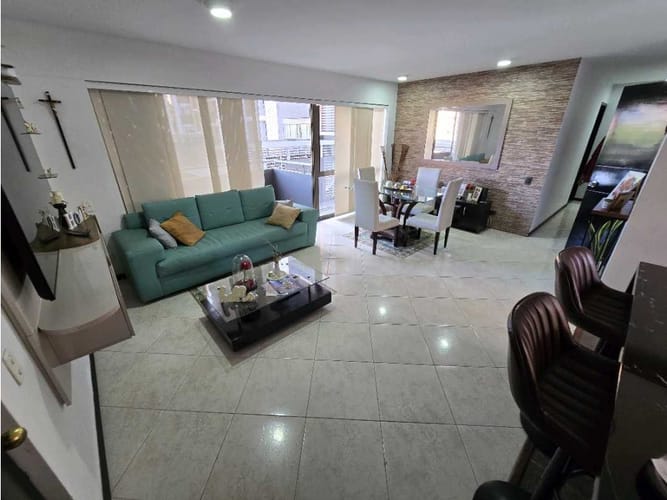 Apartamento de 3 alcobas en arriendo en Loma De Los Bernal, Medellín, 90 m² · foto 2 de 18