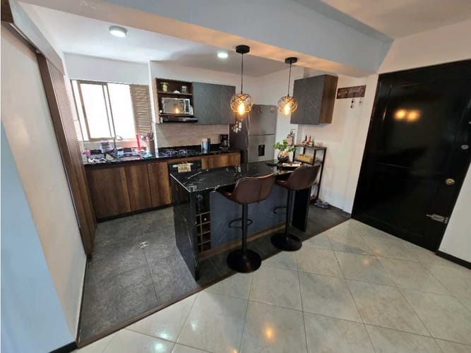 Apartamento de 3 alcobas en arriendo en Loma De Los Bernal, Medellín, 90 m² · foto 3 de 18