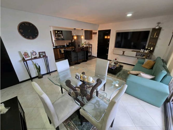 Apartamento de 3 alcobas en arriendo en Loma De Los Bernal, Medellín, 90 m² · foto 6 de 18