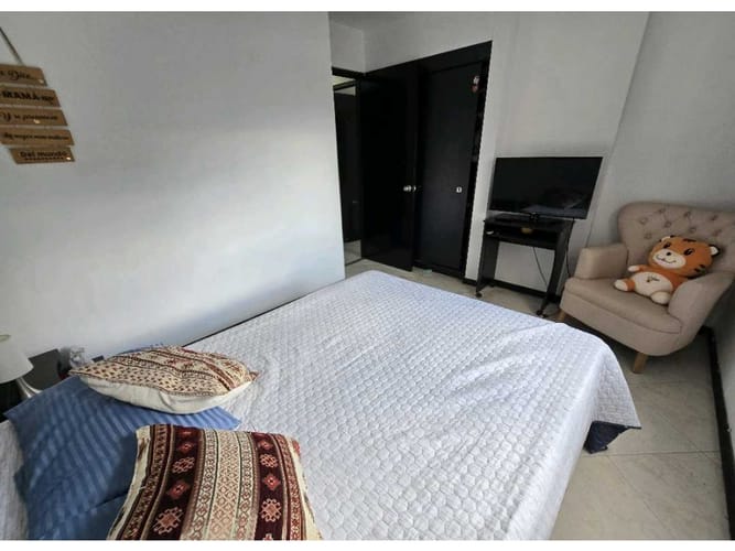 Apartamento de 3 alcobas en arriendo en Loma De Los Bernal, Medellín, 90 m² · foto 11 de 18