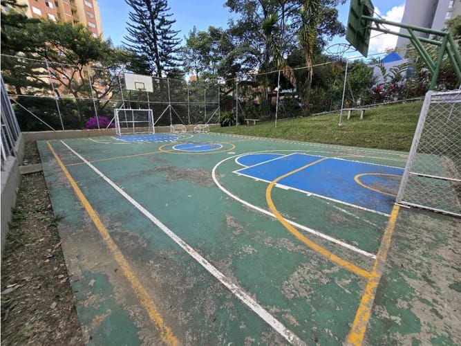 Apartamento de 3 alcobas en arriendo en Loma De Los Bernal, Medellín, 90 m² · foto 16 de 18